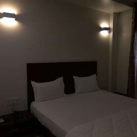 Manasi Inn Satara Exteriör bild